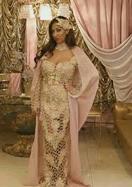 Hace casi un año rebeca jiménez, la rebe de los 'gipsy kings' confirmó lo que era un secreto a voces.su relación con josé, el padre de su hijo, había terminado. Noemi Salazar De Los Gipsy Kings Aka La Reina Del Brillo Vestidos Con Pedreria Vestido De Gitana Vestidos De Gala