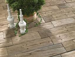 Terrassengestaltung Der Logsleeper Platten In Antik Braun Garten Gartenplatten Bodenbelag Terrasse