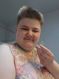 Darrow's bug shirt and new haircut