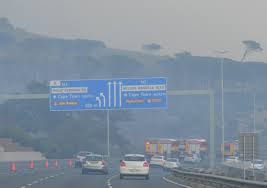 Fire in cape town at the moment #capetown #capetownfire #southersuburbs pic.twitter.com/scs0abu7ym. Kmqs3mvyqnpefm