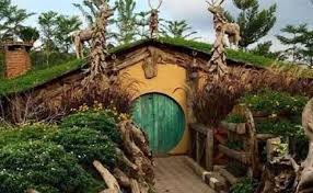 Inilah rumah hobbit yang ada di indonesia dan cocok untuk destinasi wisata keluarga. Lokasi Rumah The Hobbit Di Bandung Kebaya Solo N Dokter Andalan