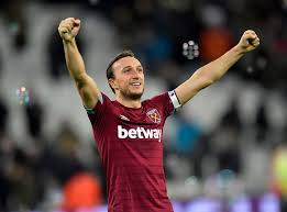 Mark noble could have left west ham on a free transfer this summer but the midfielder is close to extending his stay despite making only three league mark noble has found himself behind declan rice and tomas soucek in the west ham pecking order this season. West Ham Extend Contract Of Captain Mark Noble Until 2021 The Independent The Independent