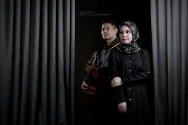 Konsep prewedding tanpa melepas hijab. Prewedding Studio By Cikuray Photography Bridestory Com