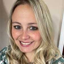 Tina Elswick's Instagram, Twitter & Facebook