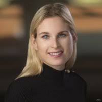 Stephanie Loos's Instagram, Twitter & Facebook