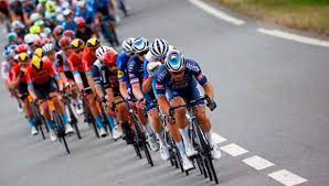 Carapaz fue combativo en la primera etapa de montaña y es sexto en la clasificación general. U83whayhbztp2m