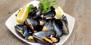Non solo datteri di mare, dai ghiri all'istrice, dagli scoiattoli fino ai pettirossi.sono solo alcuni degli animali che nonostante i divieti finiscono ogni anno sulle tavole degli italiani, danneggiando l'ambiente e favorendo i traffici illegali. Crudo Di Mare Alla Barese Piatti Tipici Di Bari Italyra