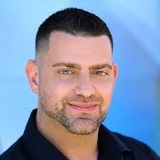 Anna Boyadjian's Instagram, Twitter & Facebook