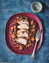 Pinch Of Nom Pork On Balsamic Lentils Pinch Of Nom Delicious Healthy Recipes Recipes