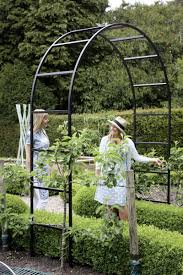 Englischer Rosenbogen Gross Die Kombi Von Schlichtheit Starkem Soliden Material Und Elegentem Engl Design Rosenbogen Gartenstruktur Garten