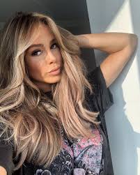 Liz Kaeber On Instagram Happy Weekend Wir Werden Heute Platzchen Backen Es War Zumindest Meine Vorstellung Hair Styles Blonde Hair Looks Dark Blonde Hair