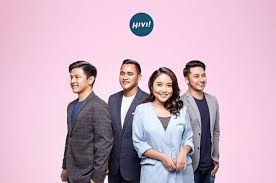 Ketika kita membuka mata pada pagi hari, maka hari sudah berganti dan setiap tawa yang menjadi derita, setiap kesedihan yang menjadi sukacita, adalah warna bagai pelangi lirik senyum pelangi. Chord Dan Lirik Lagu Pelangi Milik Hivi Tetaplah Engkau Disini Sonora Id