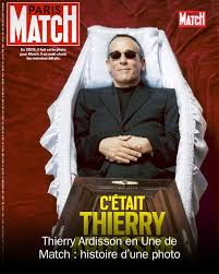 Paris - Năm 2005, Thierry Ardisson đồng ý tạo dáng trong quan tài cho tạp chí "Paris Match". Anh chăm chút đến từng chi tiết nhỏ nhất. Cùng nhìn lại một buổi chụp hình khó quên. | Facebook