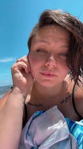 Sarah (@curvyvixen_26)