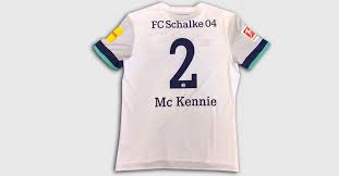 Check spelling or type a new query. Package Fur Schalke 04 Fans Teamsigniertes Trikot Und Fussball