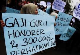 Sedangkan 8.000 guru honorer di kabupaten garut, juga tetap melanjutkan aksi mogok ngajar. Bahaya Kalau Guru Honorer Mogok Ngajar Fin