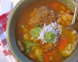 Sopa De Frijoles Blancos Con Albondigas White Beans And Meatball Soup Mexican Food Recipes Food Recipes