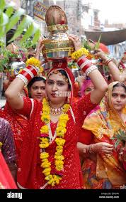 Kalash yatra hi-res stock photography and images - Alamy