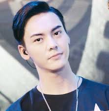 關注更多陳偉霆消息 | get closer to william chan. åªå› ä¸€å¼µè‡ªæ‹ é™³å‰éœ†å¾®åšæ·ªé™· å¥³ç²‰çµ² æ„›ä½ å•Š è€å©†å€'å¿«é›†åˆ æ¯æ—¥é ­æ¢