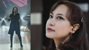 The hidden love, the miscommunication, their conflicts with their families, and judgments from the media and society force them to realize who they truly are and how much they love their music. Mantan Personel Band Garasi Aiu Ratna Kini Telah Resmi Isi Posisi Vokal Di Band Cokelat Tribunstyle Com