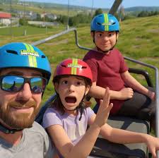 300k miles, lots of body damage, frame rail is bent, the truck runs and  drives good, just body damage. New clutch job done 5k miles ago. Does not  come with a radio.