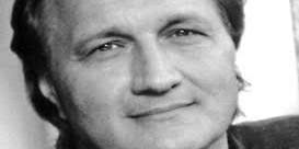 Performers join Wood's show