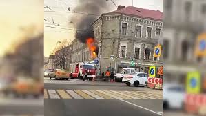 В данный момент пожарные тушат. Polyhayushij Dom Na Baumanskoj V Moskve Snyali Na Video Novosti Tv Centr