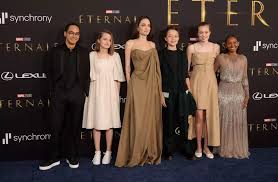 Filha de Angelina Jolie e Brad Pitt solicita remoção do sobrenome paterno na Justiça – Notícias