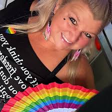 Euchre players share your best hand