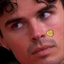 DIY Spice Bag is really heating up around here🥵 Ingredients: -Waffle fries  -Salt & pepper boneless bites -Burnin' hot buffalo boneless bites -Jalapeño  crunchers -Hot honey drizzle