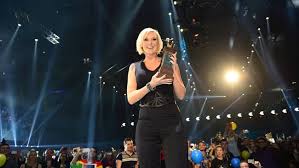 Sanna viktoria nielsen (born 27 november 1984) is a swedish singer and television presenter. Sanna Nielsen Wins Melodifestivalen With Undo