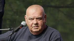 Na oslavách zlaté svatby na staromětském náměstí se letos v červnu znovu sešli a plánovali, že by si spolu zahráli v o2 areně. Frantisek Nedved Hruzny Kolaps Znamy Zpevak Se Podival Smrti Do Oci Sip
