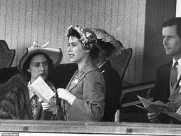 Margaret died in february 2002 at the age of 71, seven years after peter died aged 80. Medals Of Princess Margaret S Raf Ace Beloved Peter Townsend Are Set For 200 000 Sale At Auction Daily Mail Online