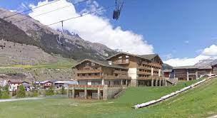 Saint charles val cenis comprises rooms with iron/ironing board, a work desk and ironing facilities. Hotel Saint Charles Val Cenis In Val Cenis Vanoise France Mountvacation Co Uk