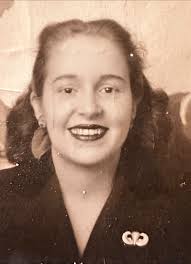 Paul McCartney's mother Mary. Photo taken in the 1940's. 🌹