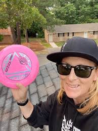 Rescuing a disc golf disc from a roof