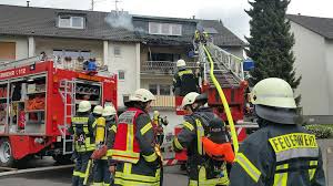 Leverkusen is one of the world's most versatile locations for the chemical industry. Feuerwehreinsatz In Leverkusen Brand Auf Dem Balkon