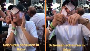 Ruud de wild receives surprise from olcay gulsen. Lil Kleine Vindt 1000 Verscheuren Een Geintje Partyscene