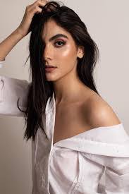 Sahar Roshan's Instagram, Twitter & Facebook