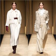 Luisa spagnoli's universe is nurtured by a strong sense of identity, personal style and quality which actually identify the core values of the brand. Luisa Spagnoli Collezioni Autunno Inverno 2020 21 Cool Chic Style Fashion
