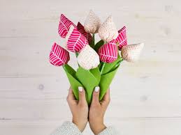 Diy Tulpen Zum Muttertag Nahen Nahen Bei Dawanda Anleitung Fur Stoffblumen Blumen Geschenk Selber Basteln