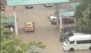 Intense rainfall this morning resulted in flash floods in several areas which lasted between 10 and 20 minutes. Heavy Downpour Causes Flash Flood At Joo Seng Road Same Spot Flooded For Eight Years The Online Citizen