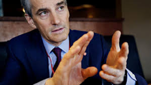 In politics, it seems counterintuitive to engage in dialogue with violent groups, with radicals and terrorists, and with the states that support them. De Som Sier At Man Ma Velge Mellom Okonomi Og Helse Tar Feil