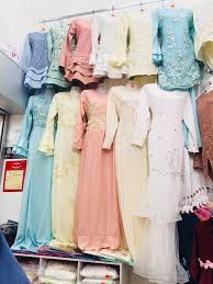 Hajat lima beranak untuk beraya sedondon kali ini tidak kesampaian apabila baju yang ditempah bukan sahaja tidak saya juga cuba call tiga ejen mereka di klang, shah alam dan bangi. Kedai Baju Pengantin Gm Klang Neofotografi