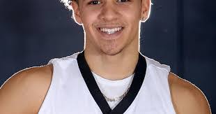 Julian Hendricks's Instagram, Twitter & Facebook