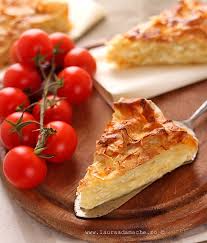 Preparata cu branza si stafide, cu fructe de padure, cu mere si scorţisoara, sau cu carne, placinta are in spate o istorie de mii de ani. Placinta Cu Branza Sarata Reteta Turceasca Borek Laura Adamache