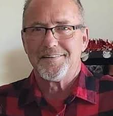 What are some recommended campgrounds in eastern Tennessee with riverfront  or creekside options and fun amenities for kids?