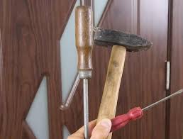These generally have a magnet or latch installed inside the cupboard frame, to catch and snap the door shut. Hinge Outlet Door Hinges And Hardware Practical Tips Hingeoutlet