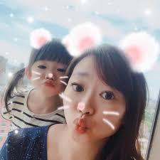 英國觀察日記- 朋友在一鎊店發現了藍色小精靈軟糖！ 也太可愛了吧怎麼捨得一口吃掉:P 據說很難得一見且一上架很快就會被掃光！ The Smurfs  HARIBO found in