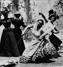 An Affair Of Honor 1901 Lubin Studios In The Film A Woman Is Dining With Her Boyfriend When Another Woman Appr Warrior Woman Women Fight Women S Fencing